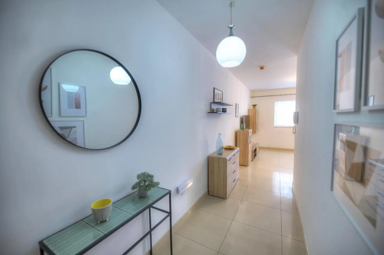 Centrally Located And Tastefully Furnished One Bedroom Apartment Ckni1-1 Gżira