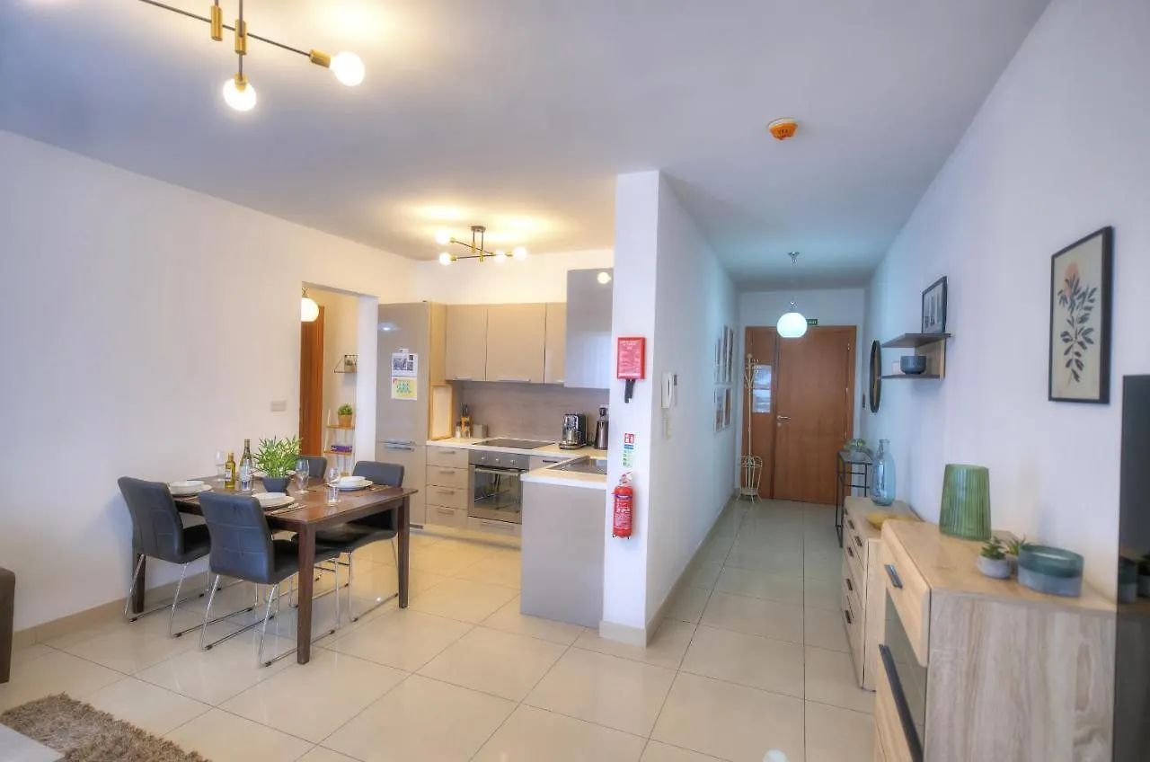 Centrally Located And Tastefully Furnished One Bedroom Apartment Ckni1-1 Gżira