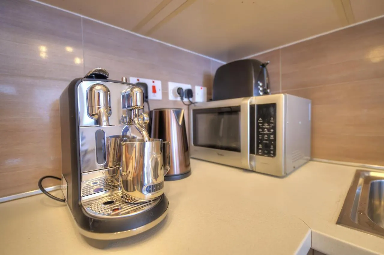 Centrally Located And Tastefully Furnished One Bedroom Apartment Ckni1-1 Gżira 0*,  Málta