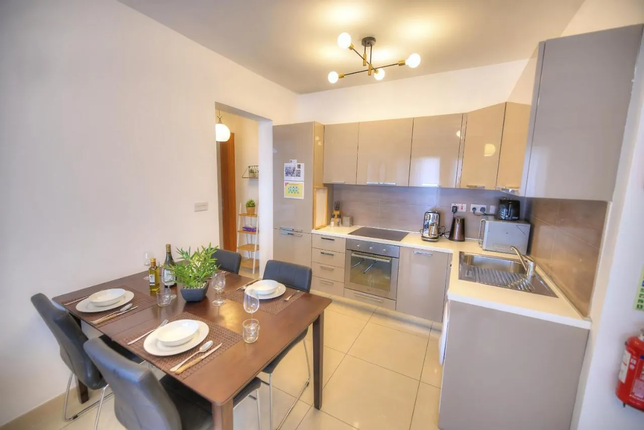 Centrally Located And Tastefully Furnished One Bedroom Apartment Ckni1-1 Gżira Málta